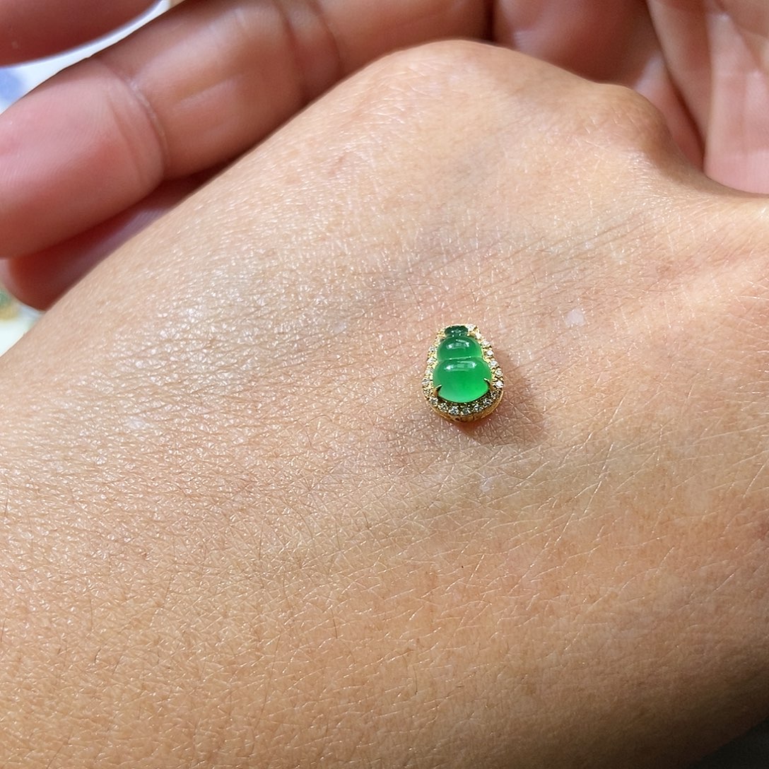 S****翡翠18K金镶嵌颈饰111111