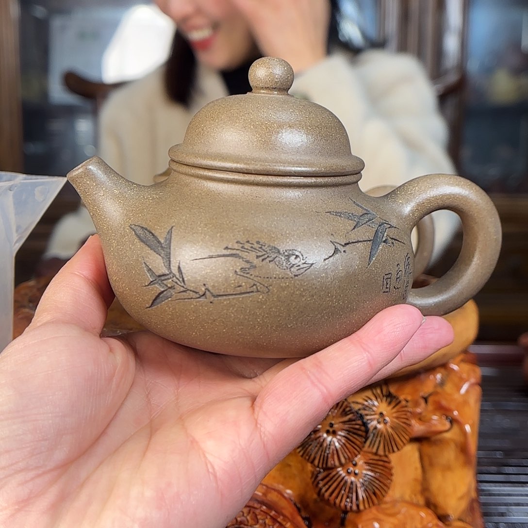 紫砂茶壶青*在陈婷老师。