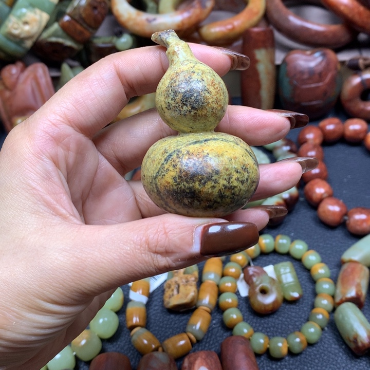 岫岩河磨玉（透闪石质玉）未镶嵌把件河磨玉葫芦