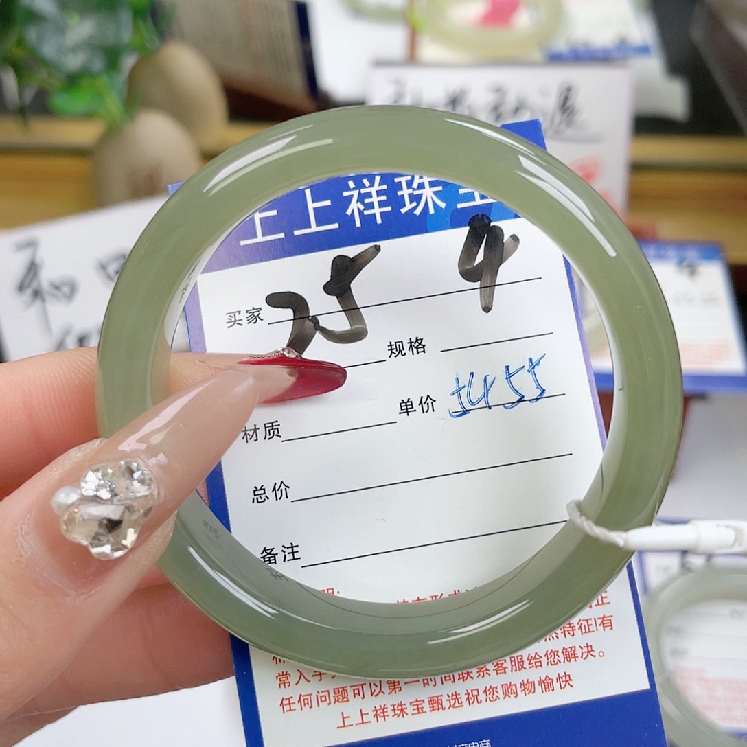 和田玉手镯未镶嵌