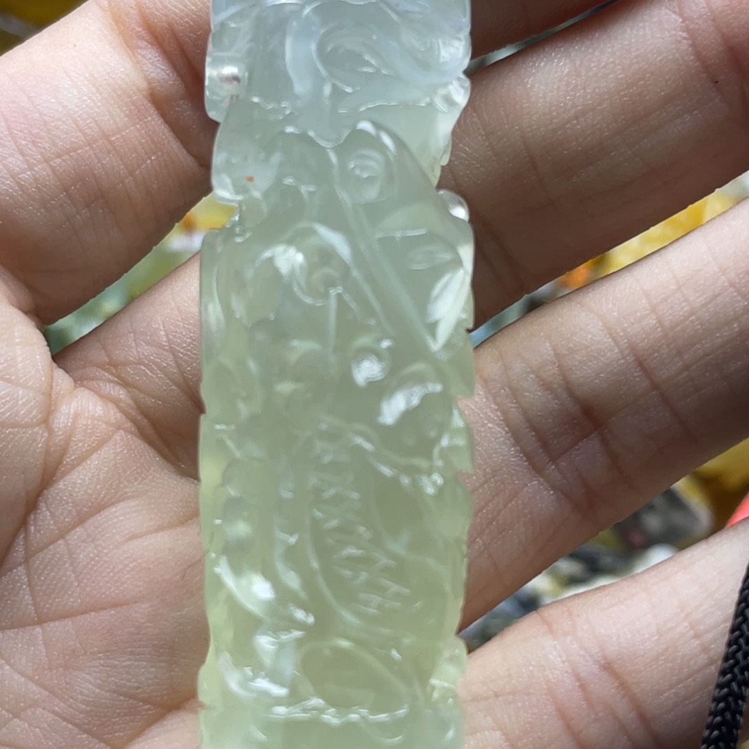 蛇纹石玉颈饰未镶嵌