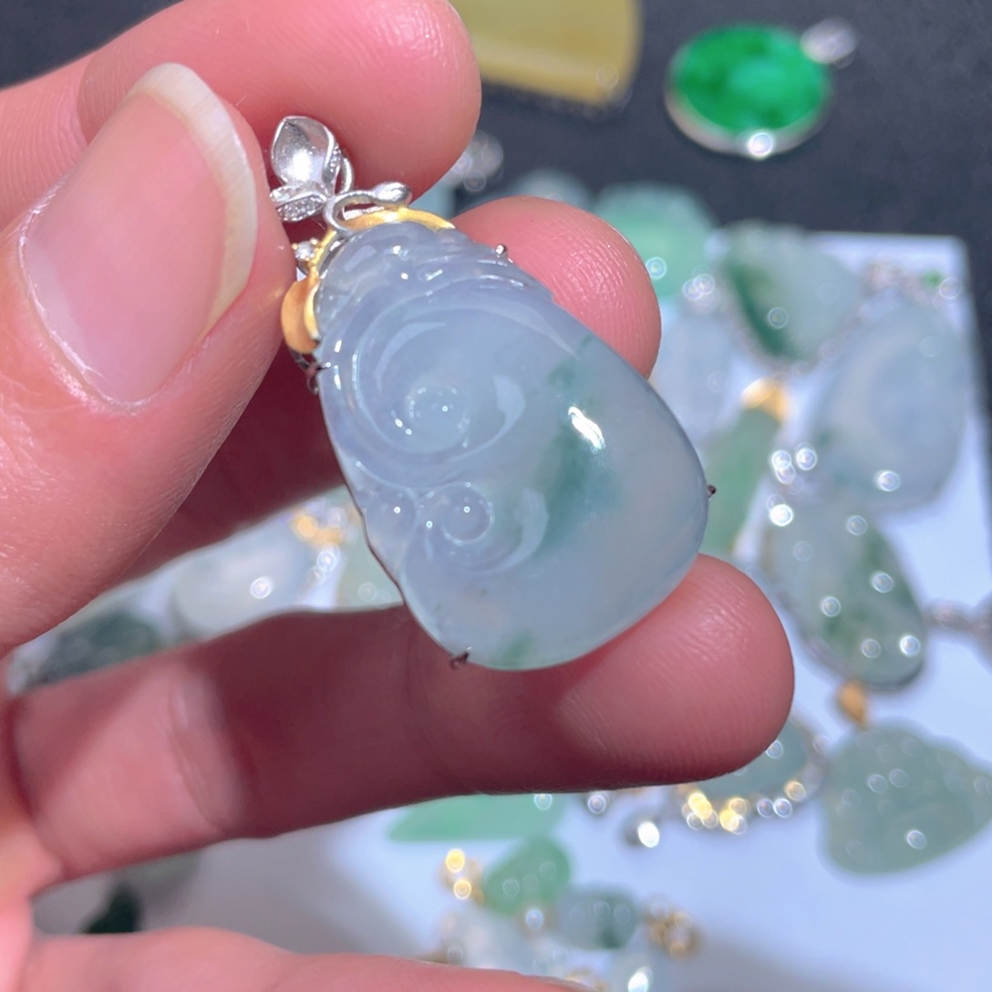 翡翠颈饰18K金镶嵌翡翠