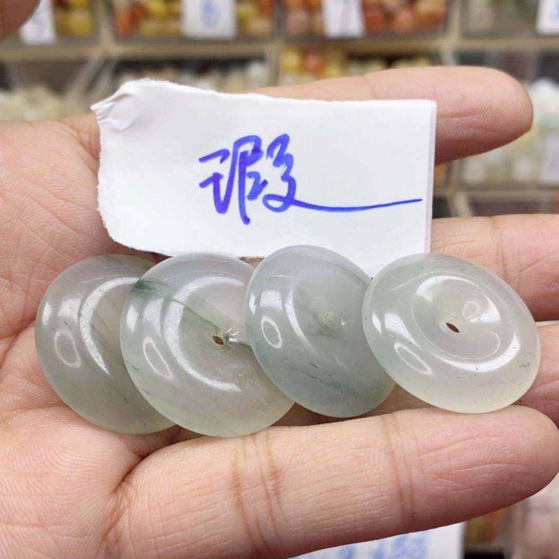 颈饰未镶嵌石英质玉（金丝玉）吉**原不退不换瑕