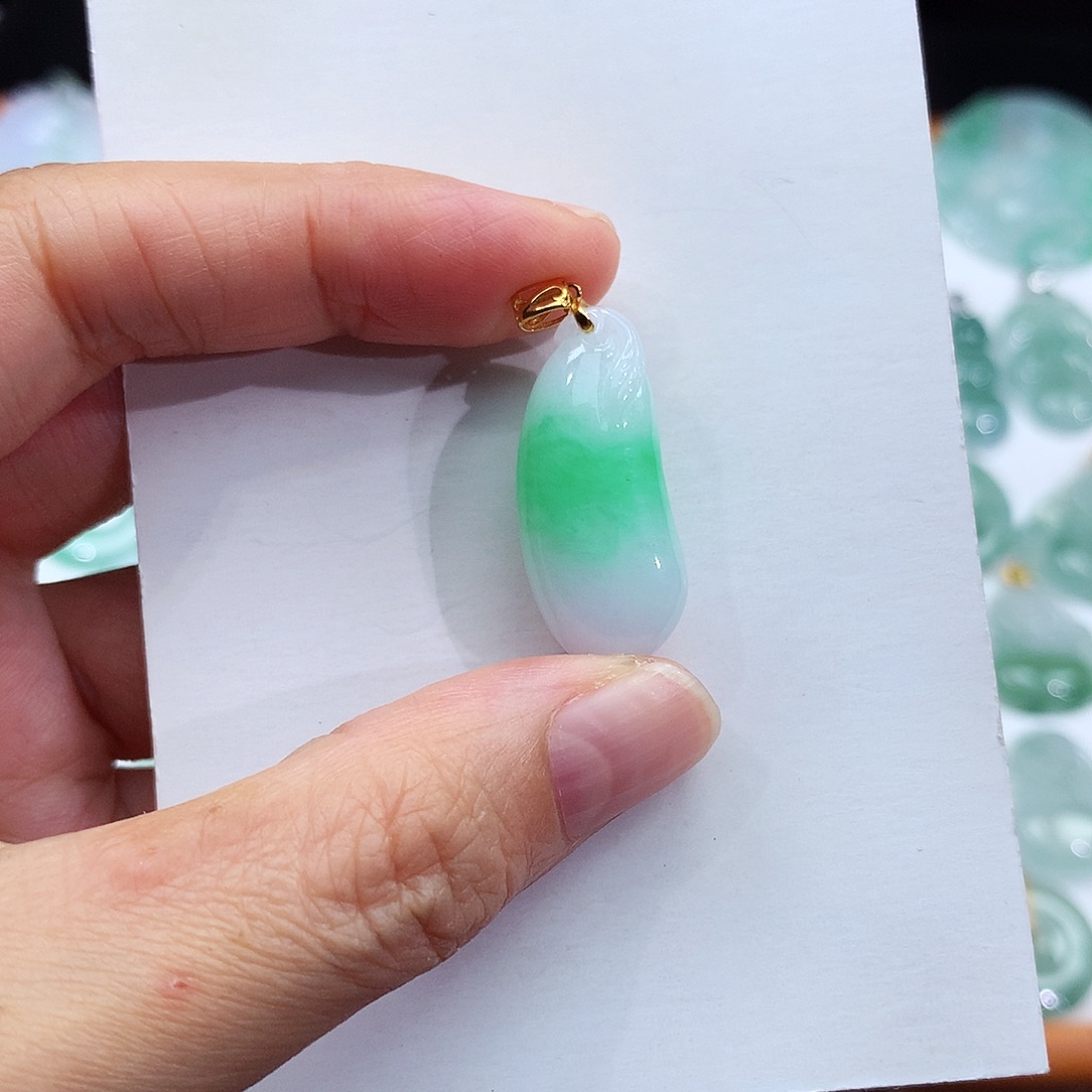 颈饰18K金镶嵌翡翠翡翠吊坠