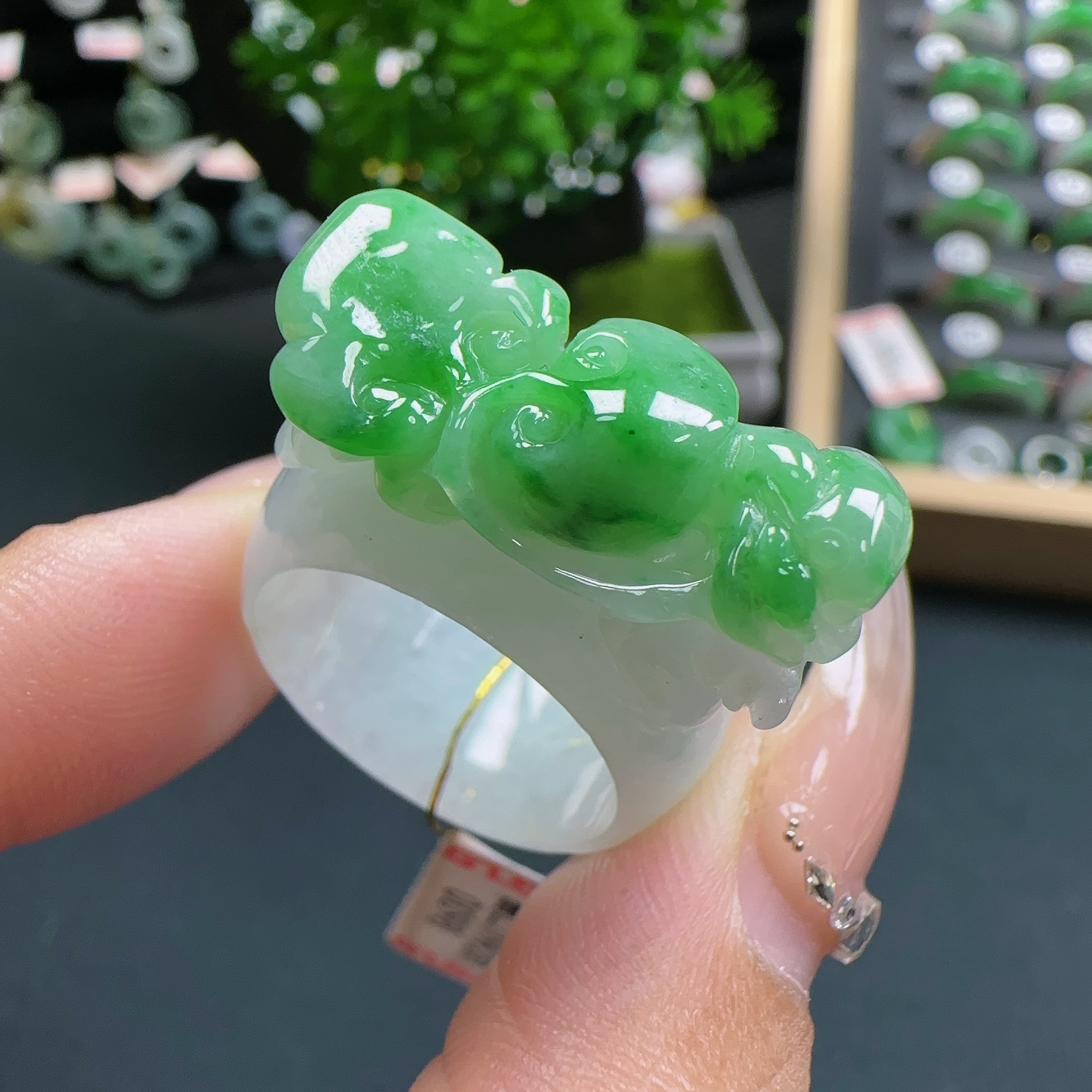 缅甸纯天然A货翡翠飘阳绿花开富贵19/20号扳指 内径19.1*11.2*8.9