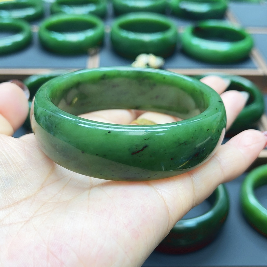 和田玉（碧玉）未镶嵌手镯