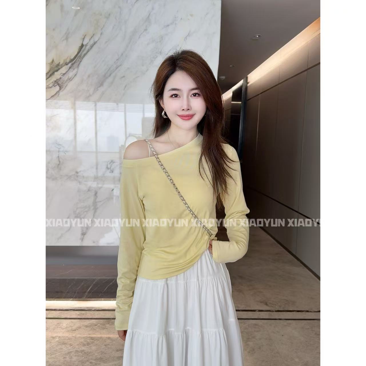 斜肩修身上衣 小允姐姐2025新款时尚气质高级斜肩修身上衣