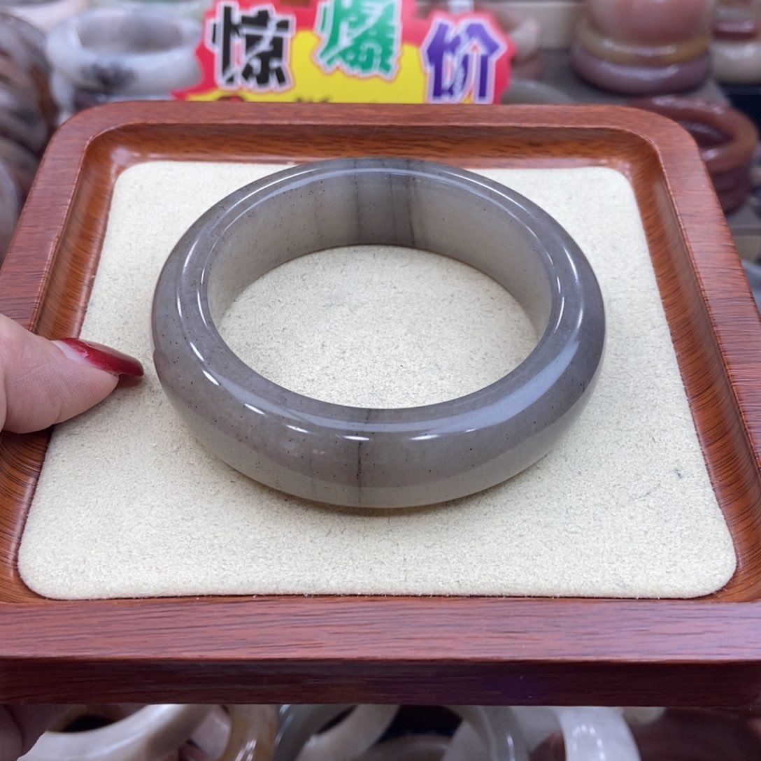 石英质玉手镯未镶嵌