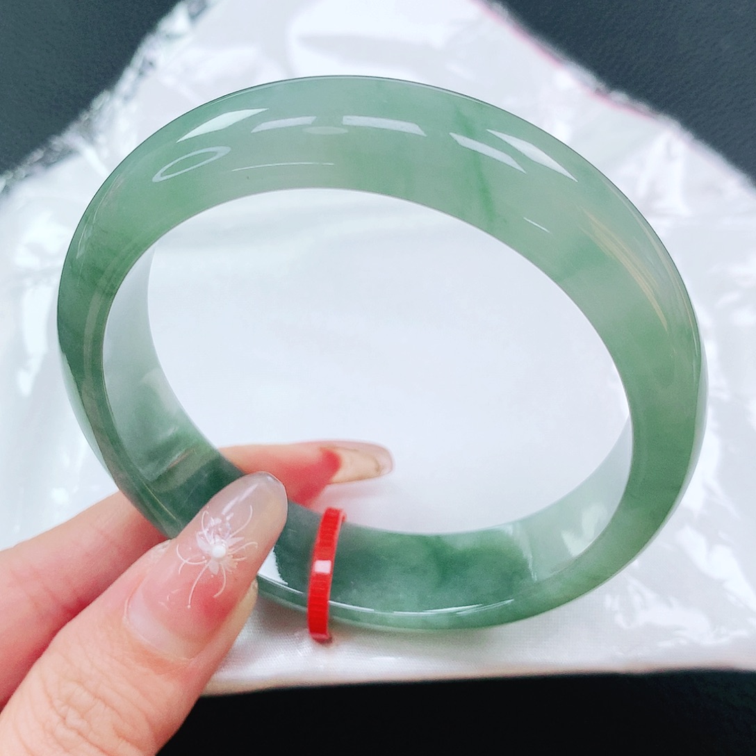 翡翠手镯未镶嵌57圈