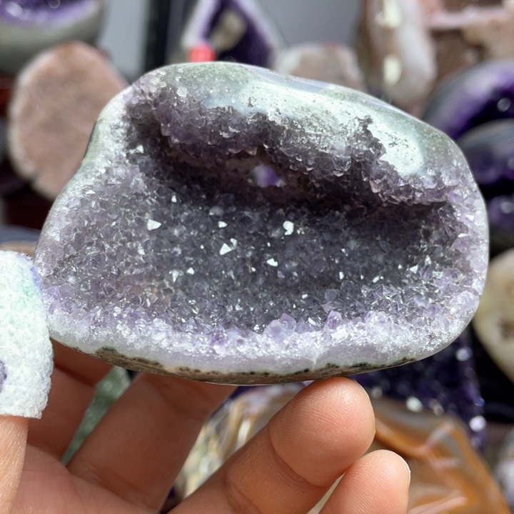 水晶摆件未镶嵌捡漏