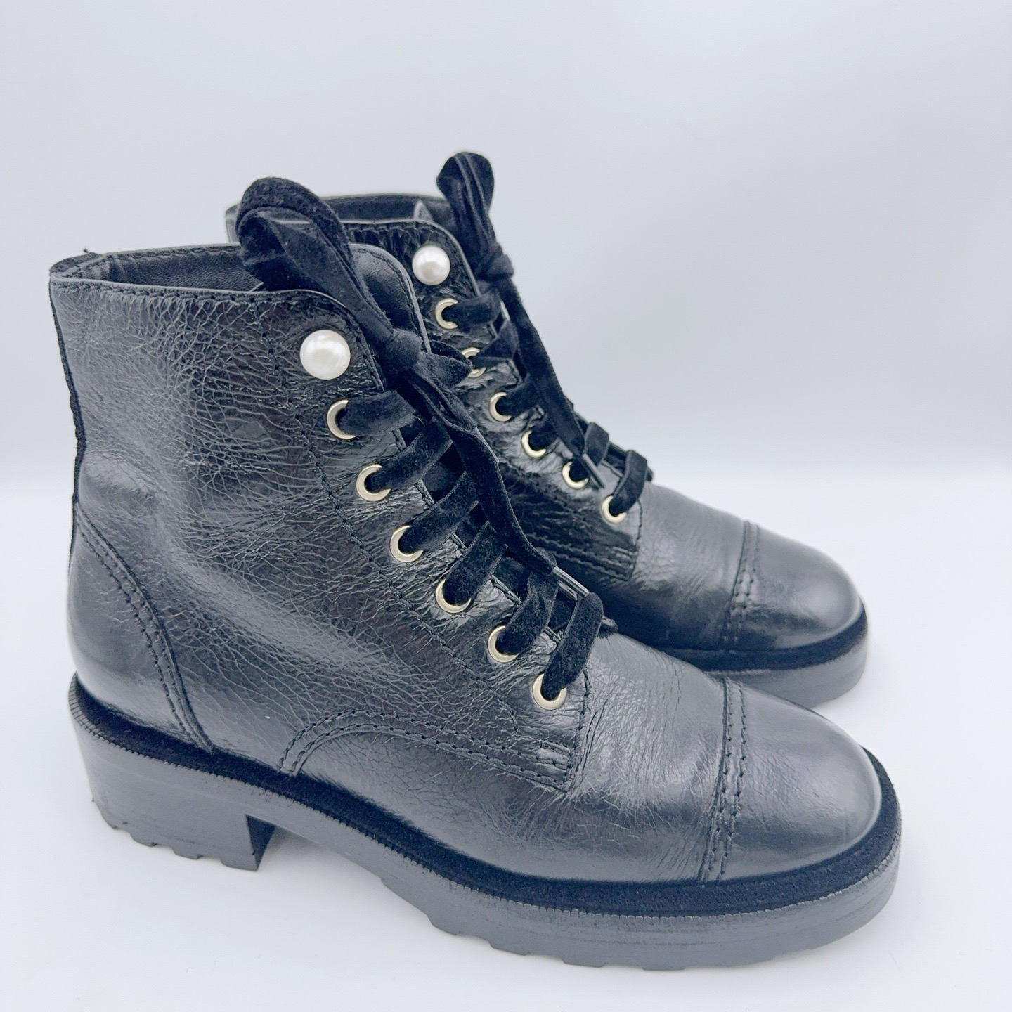 99新 Chanel/香奈儿 38码/油蜡珍珠马丁靴/01948