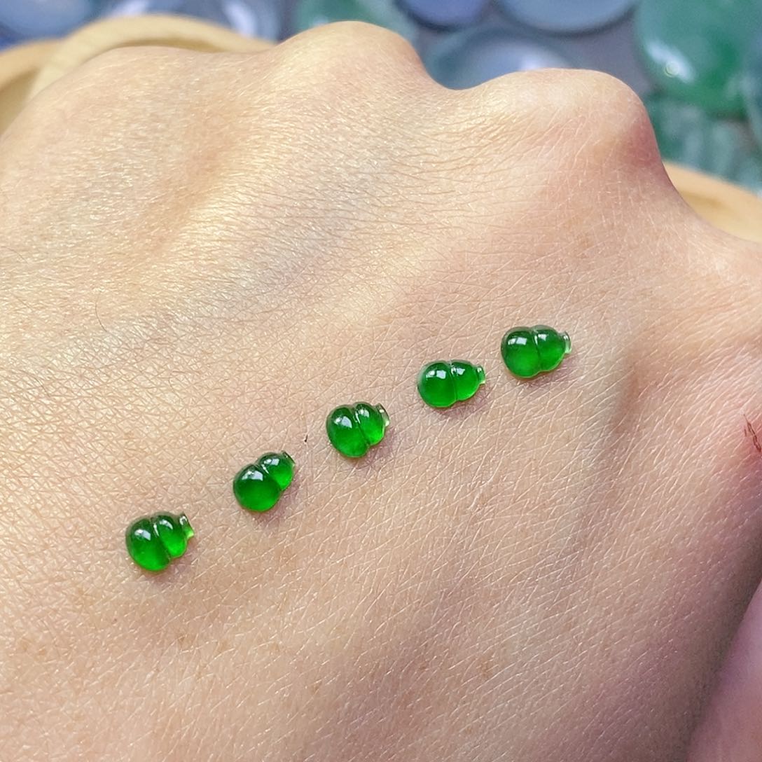 翡翠颈饰未镶嵌嘿**好翡翠