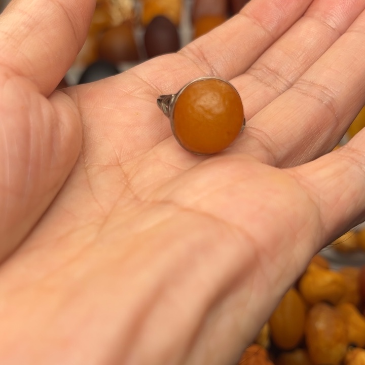 琥珀未镶嵌裸石天然蜜蜡戒指