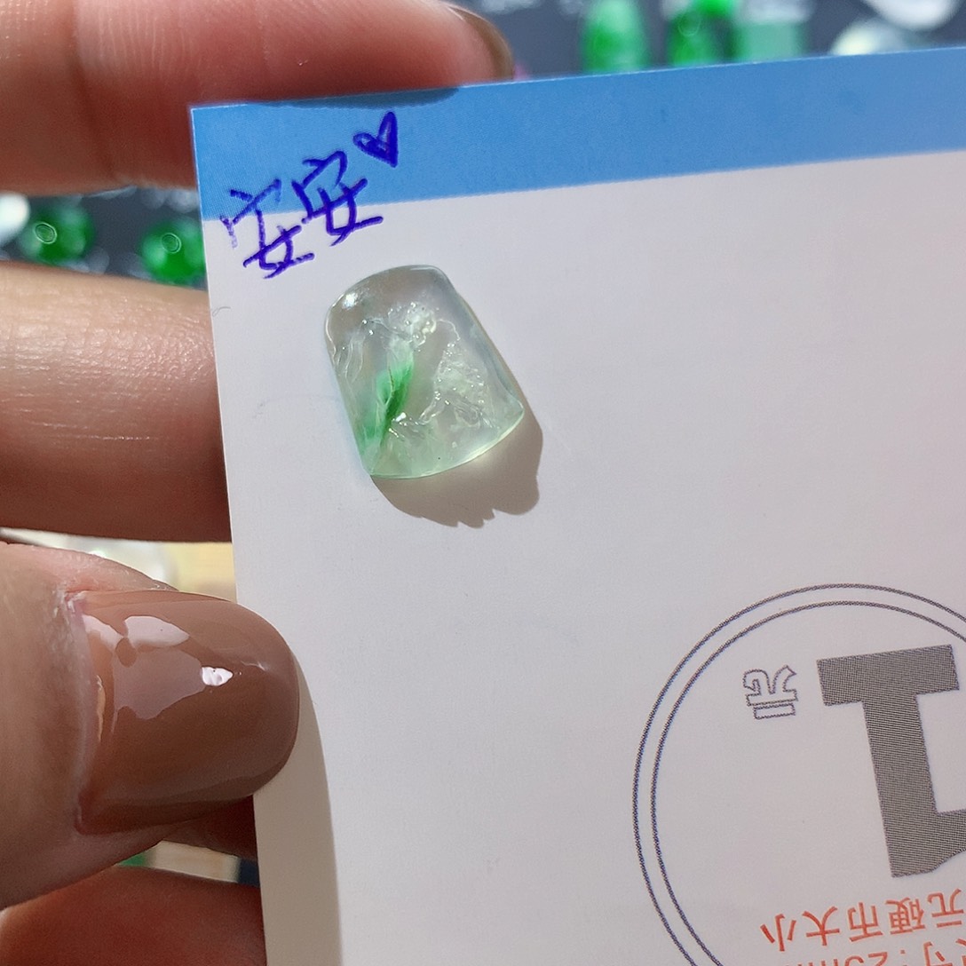 翡翠颈饰未镶嵌天然翡翠高冰山水牌