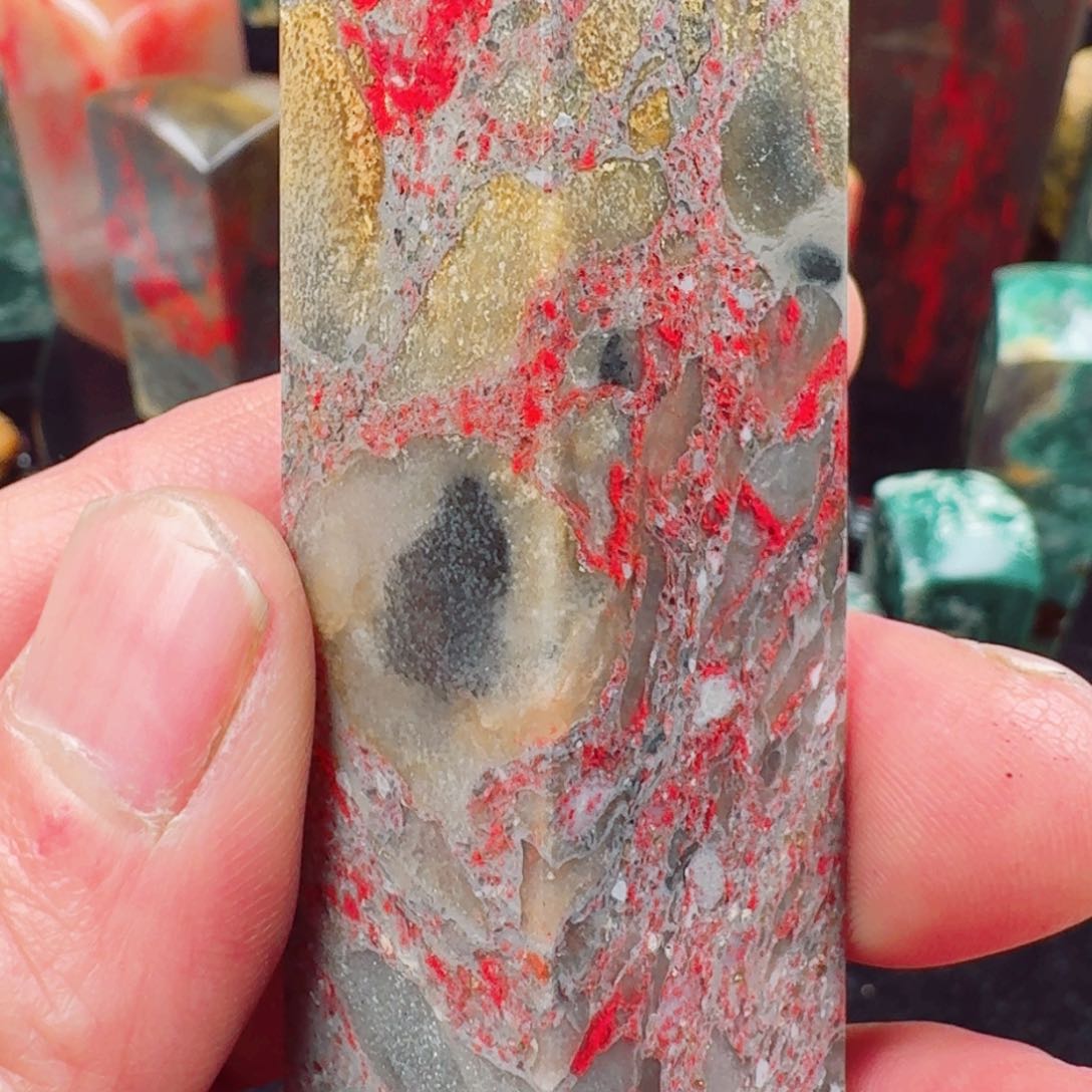 昌化鸡血石牛角冻