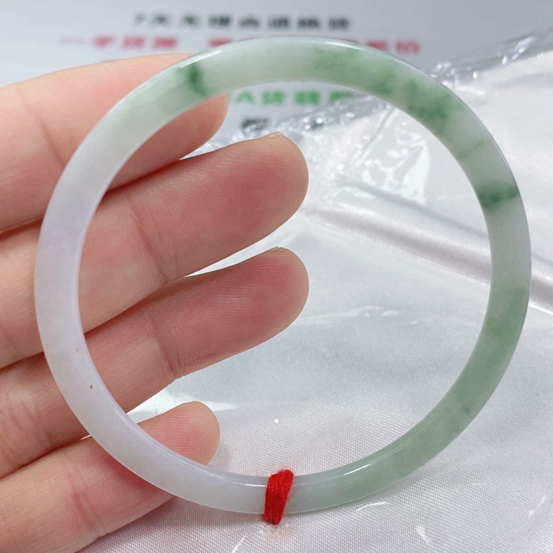 翡翠手镯未镶嵌57圈口