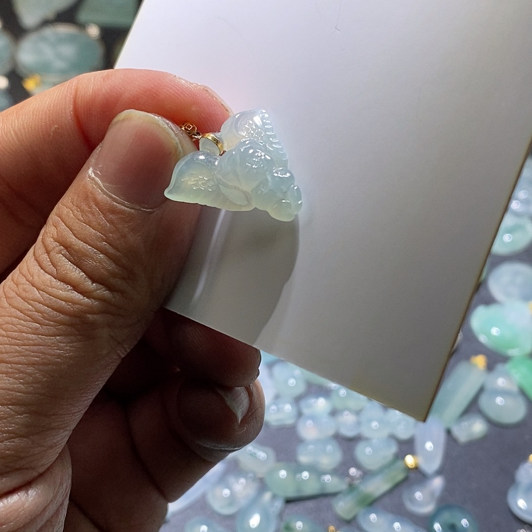 翡翠颈饰未镶嵌天然