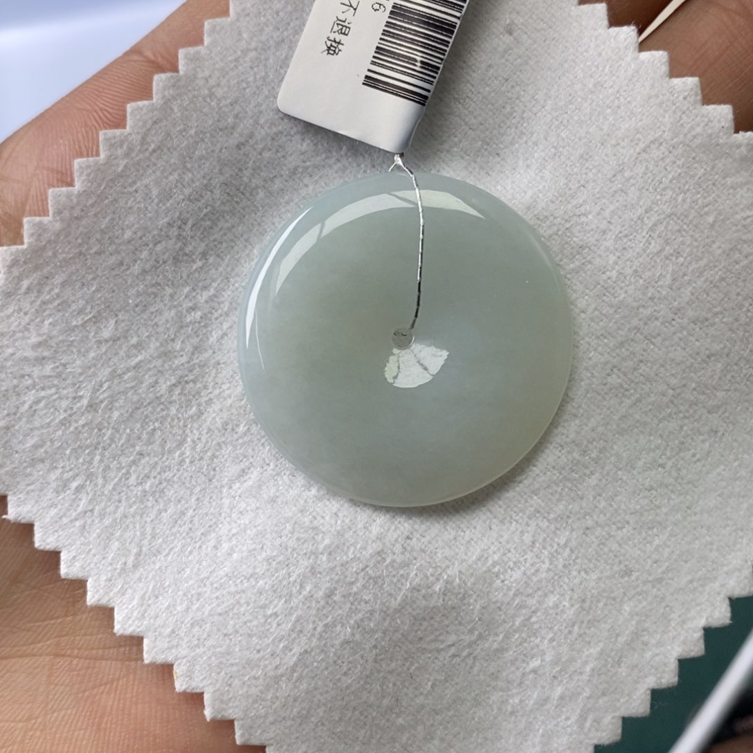 翡翠颈饰未镶嵌平安扣