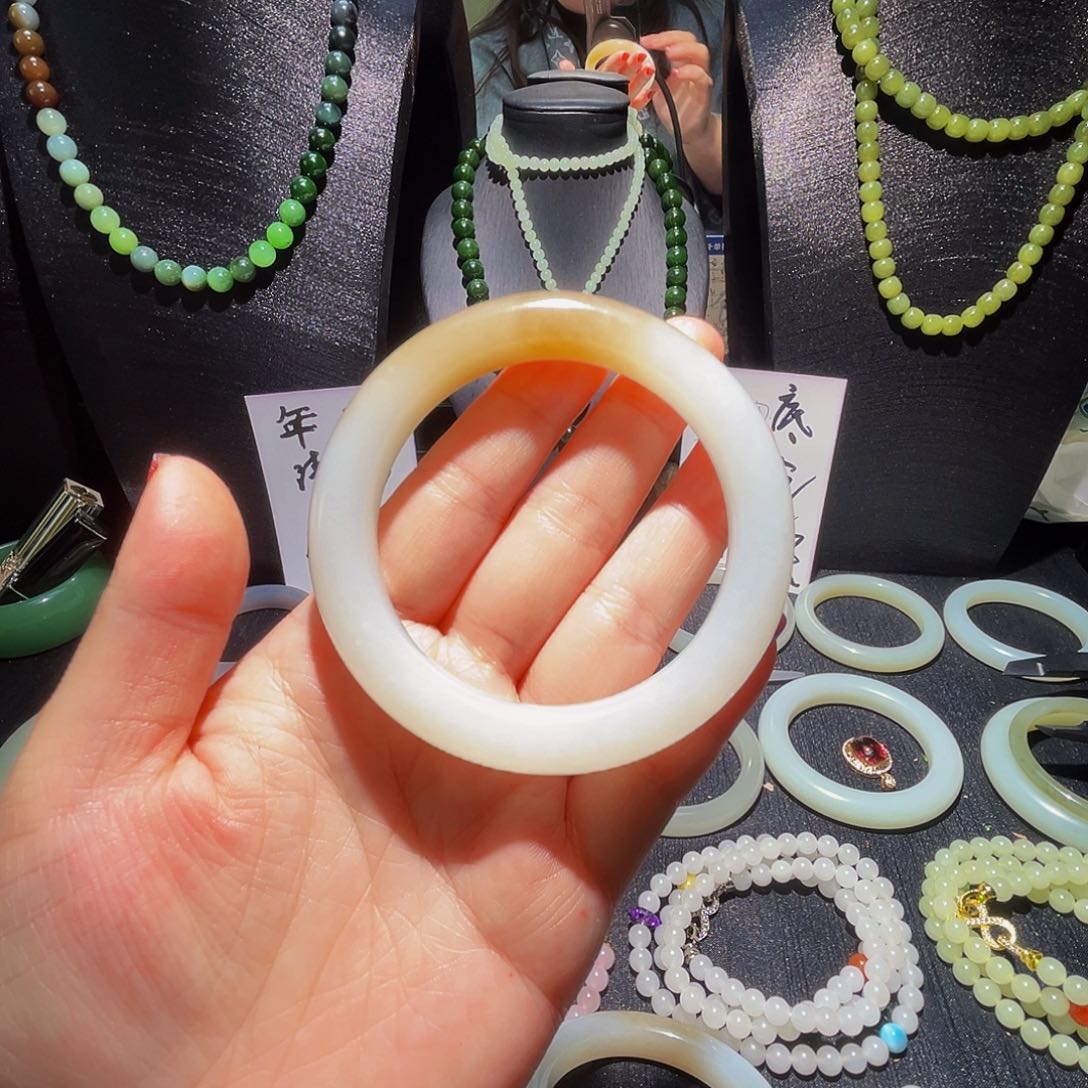 未镶嵌手镯和田玉松***子