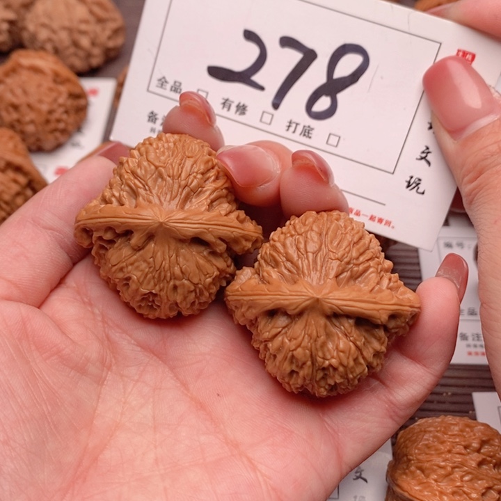 文玩核桃吊坠42三角酱278