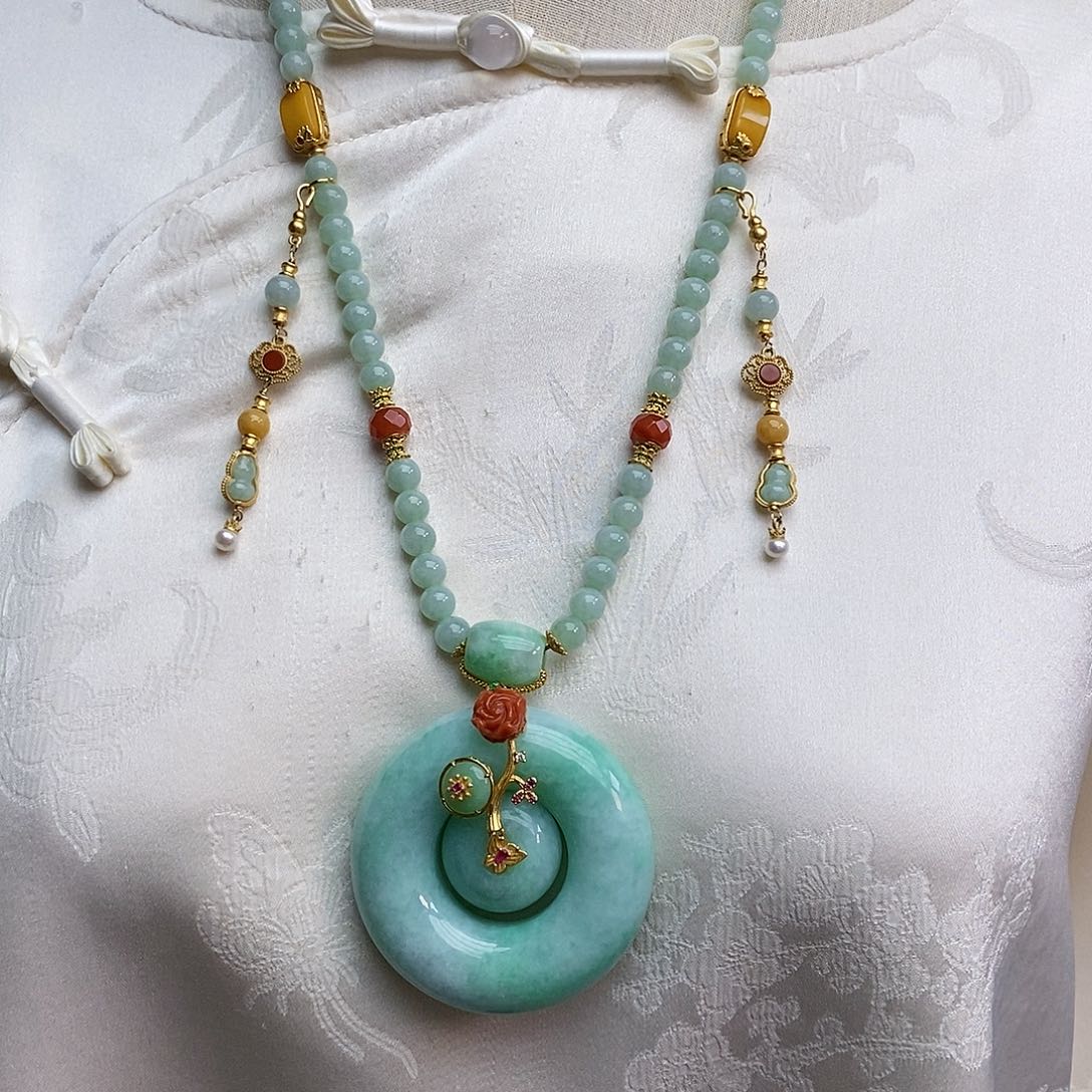 翡翠颈饰未镶嵌天然