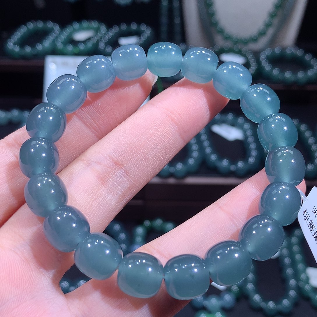 未镶嵌手链翡翠L****?天然a货翡翠手串