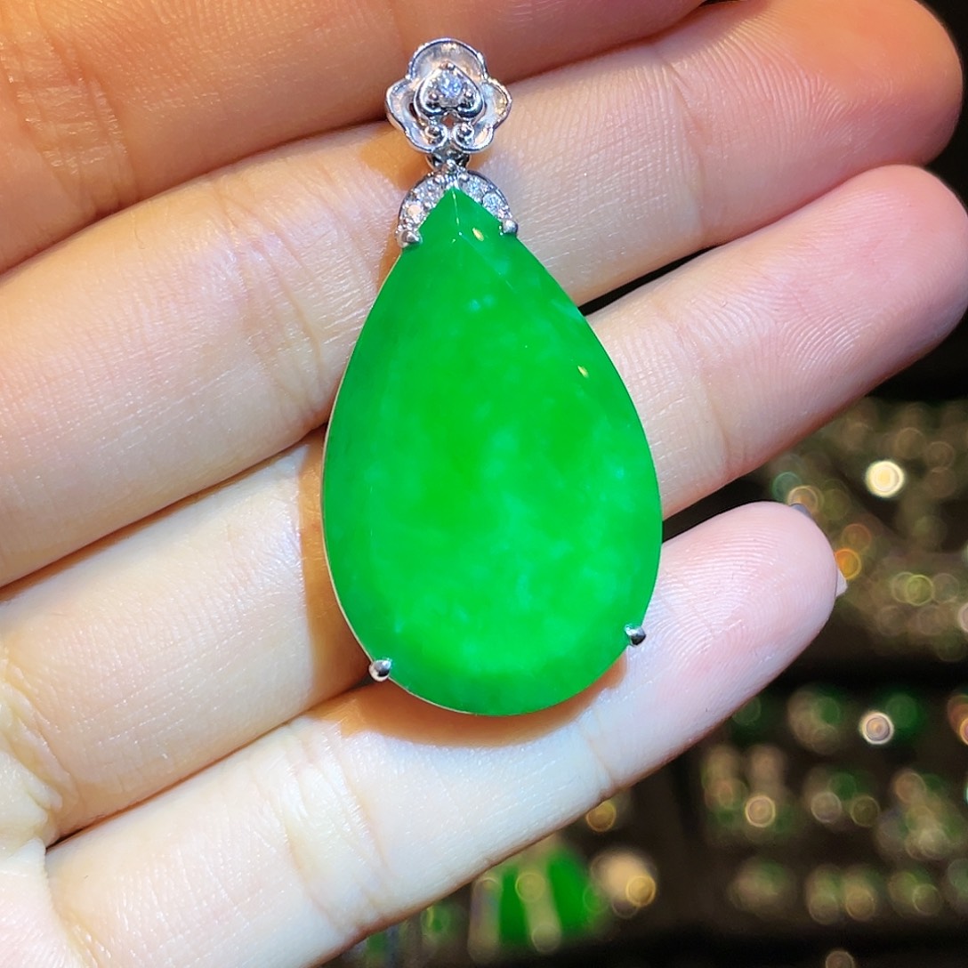 翡翠颈饰18K金镶嵌无事牌挂坠