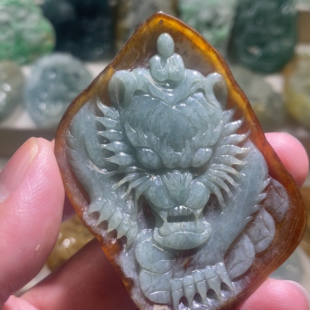【闪购商品】翡翠颈饰未镶嵌温****司111111111111