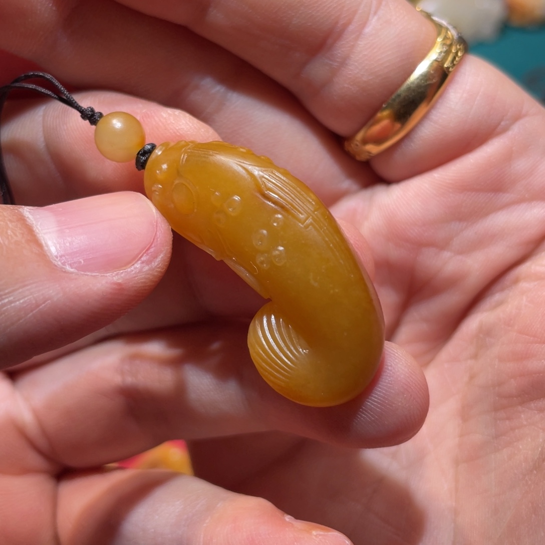 朱***奶和田玉未镶嵌颈饰