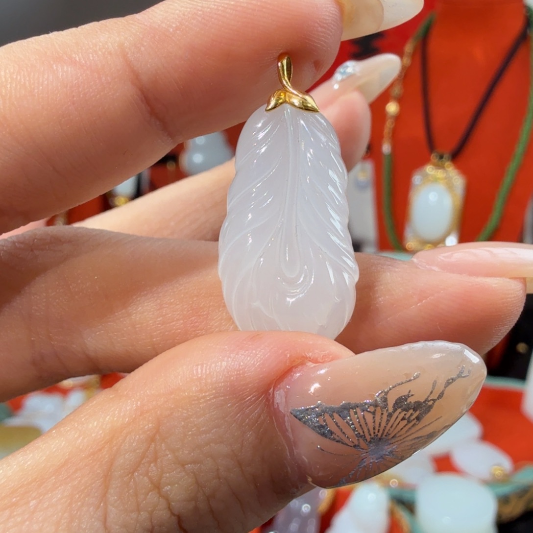 和田玉18K金镶嵌颈饰