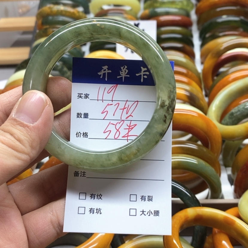 【闪购商品】蛇纹石玉手镯未镶嵌香*