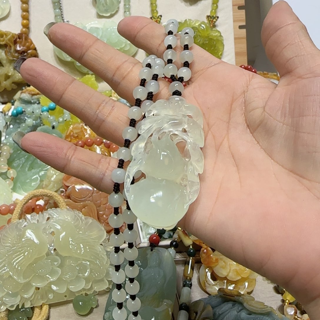 未镶嵌蛇纹石玉吊坠吃**福