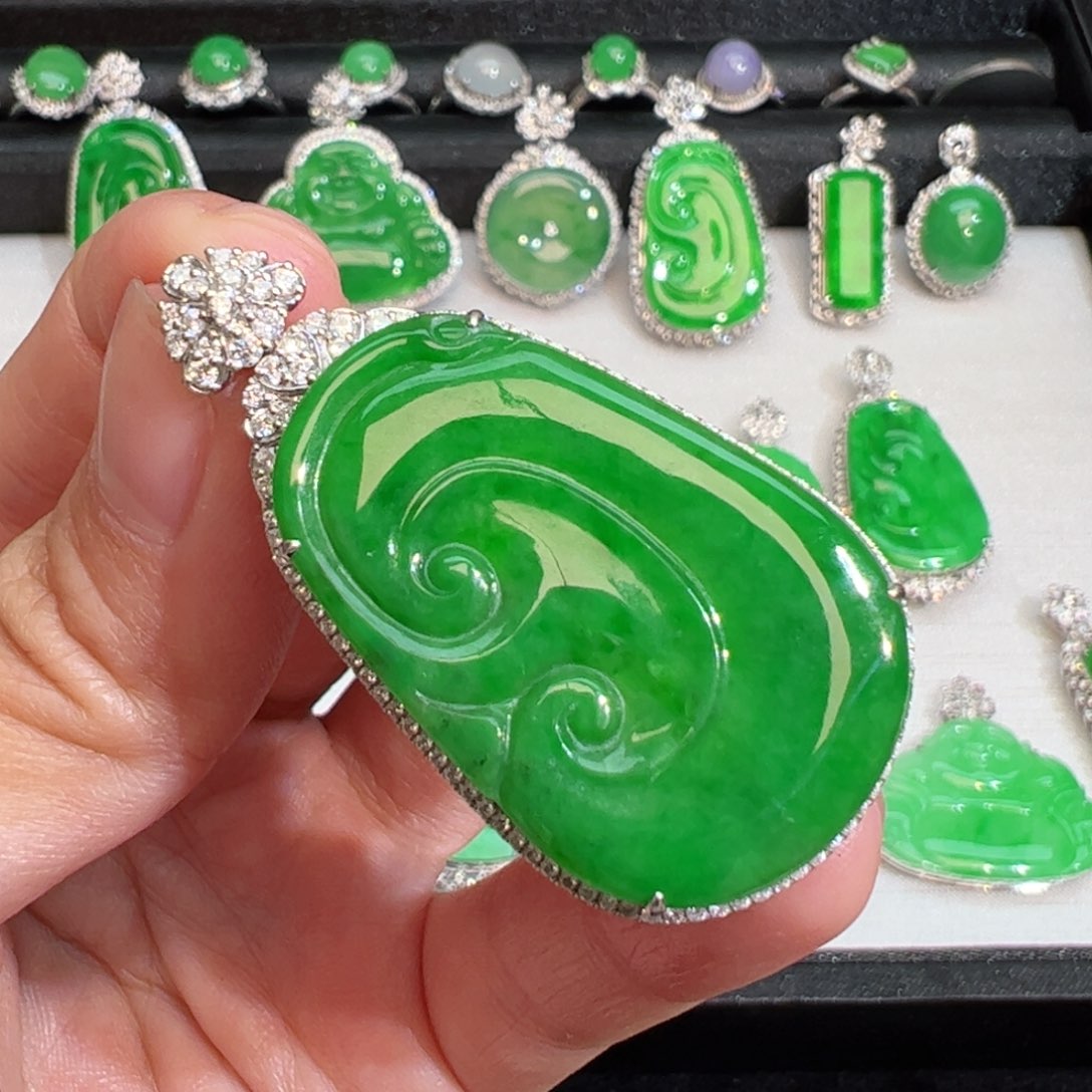 翡翠吊坠(不含链)18K金镶嵌