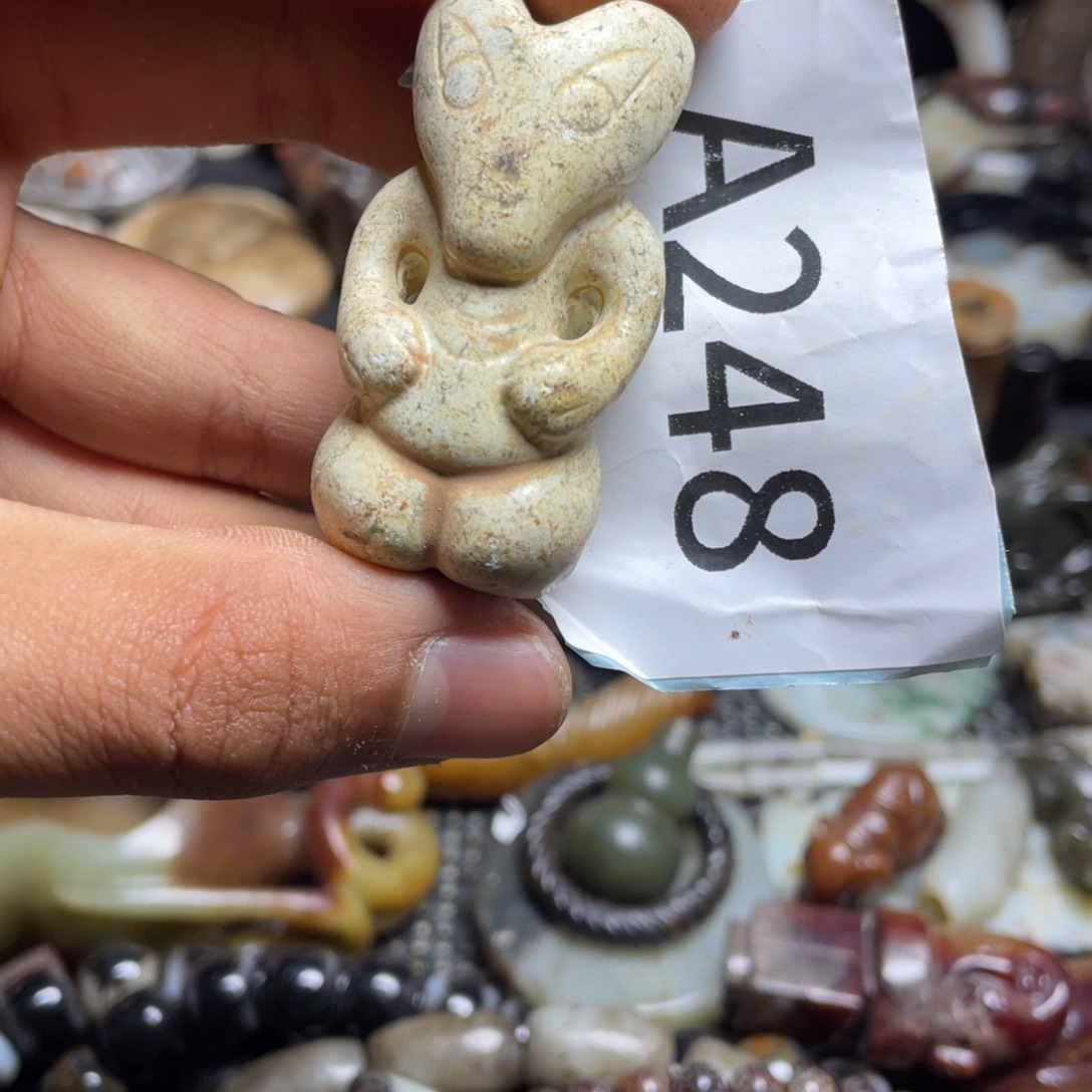 和田玉（糖玉）挂件未镶嵌