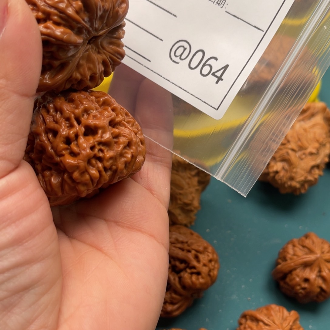 文玩核桃吊坠?***下聚宝盆等各种各样风格迥的建筑