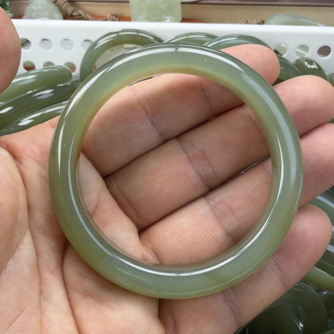 和田玉（糖玉）未镶嵌手镯