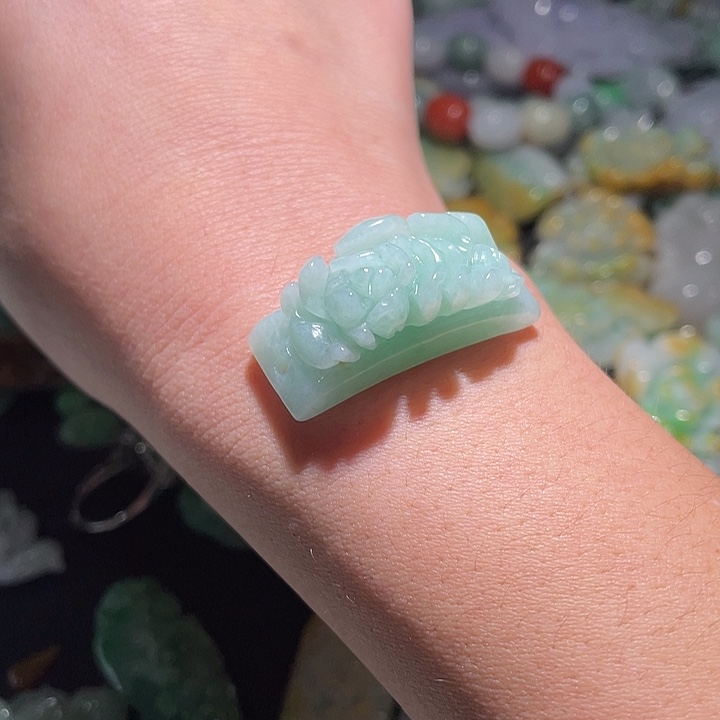 颈饰未镶嵌翡翠天