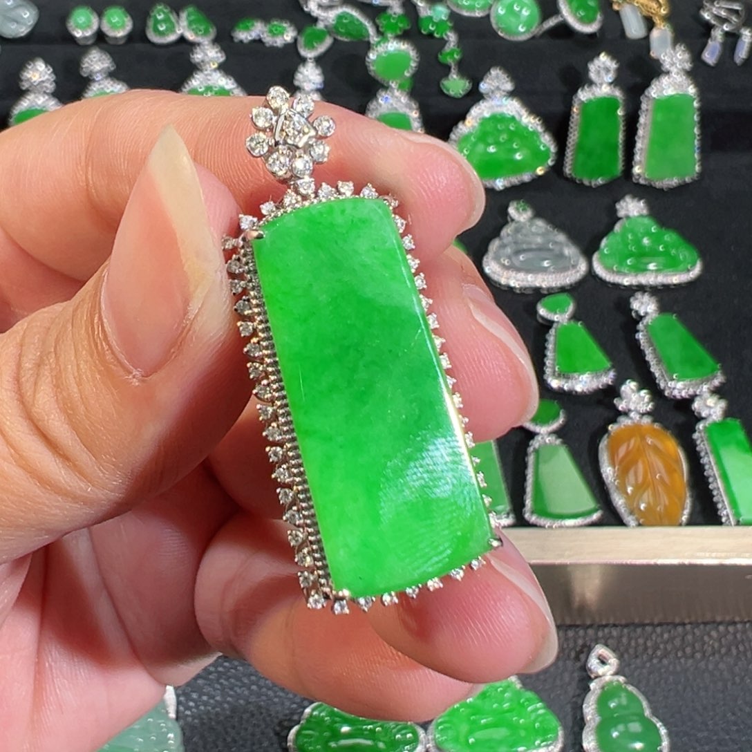 【闪购商品】翡翠吊坠(不含链)18K金镶嵌