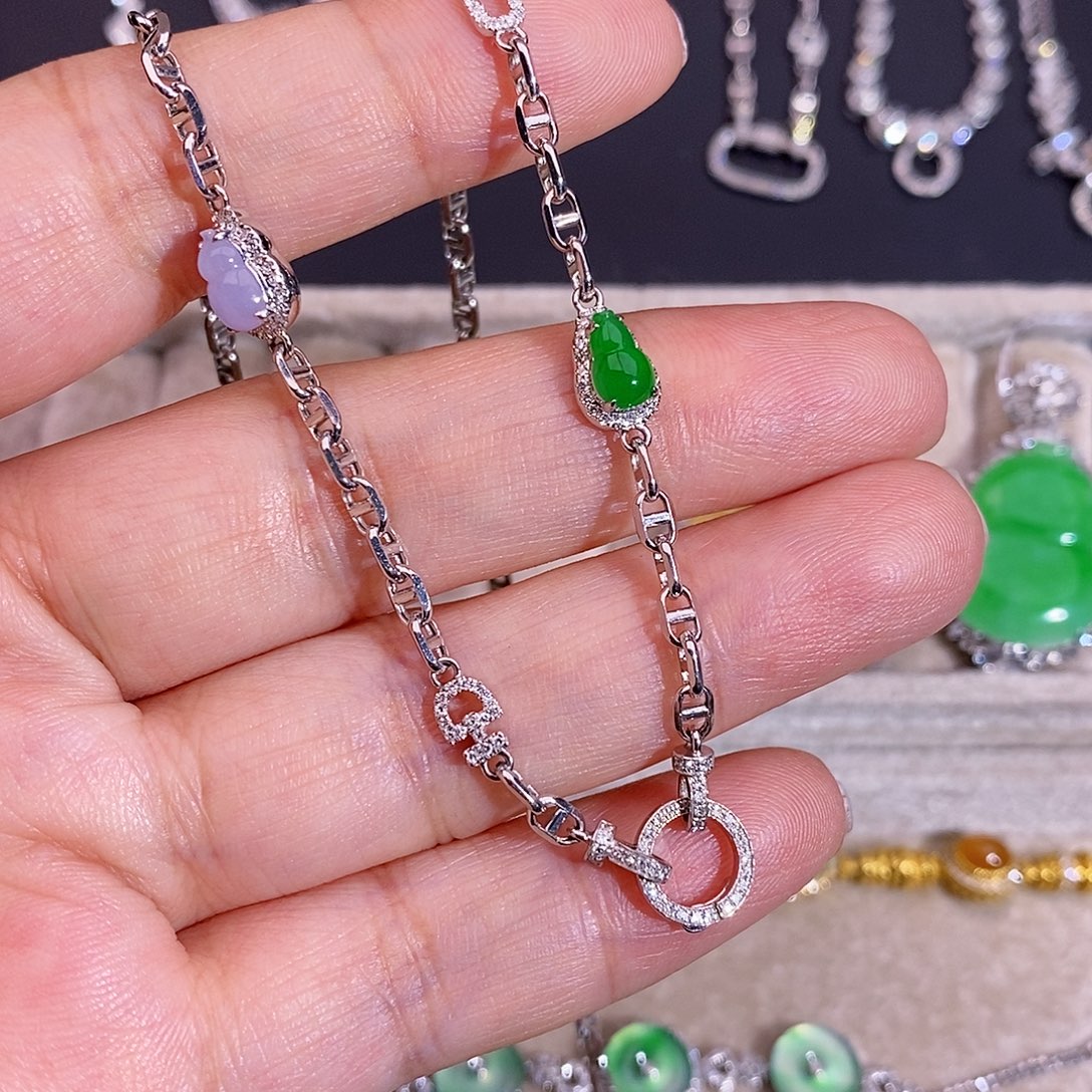 夜***瑰翡翠18K金镶嵌颈饰尾款