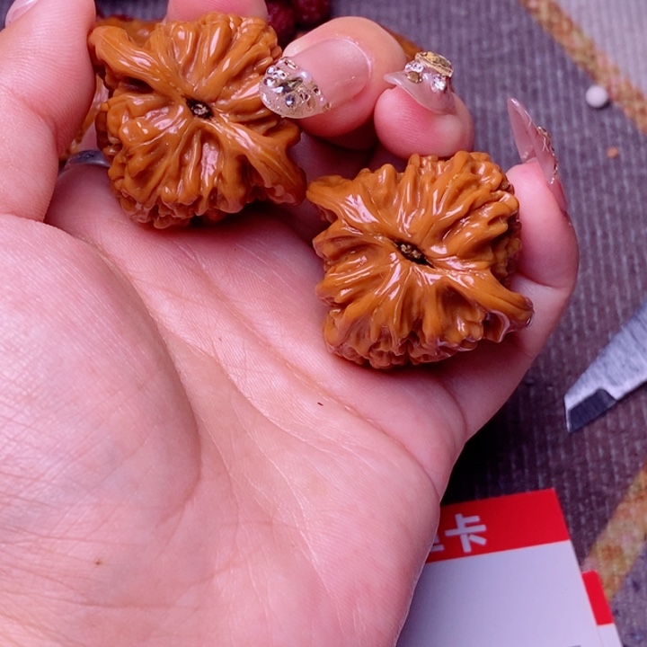 吊坠桃核四座楼一对