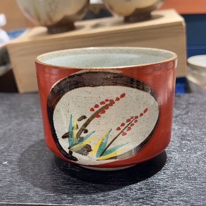 卖***姐瓷手绘超有调性小深钵一个