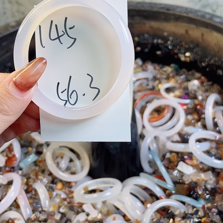 玛瑙/玉髓手镯未镶嵌145