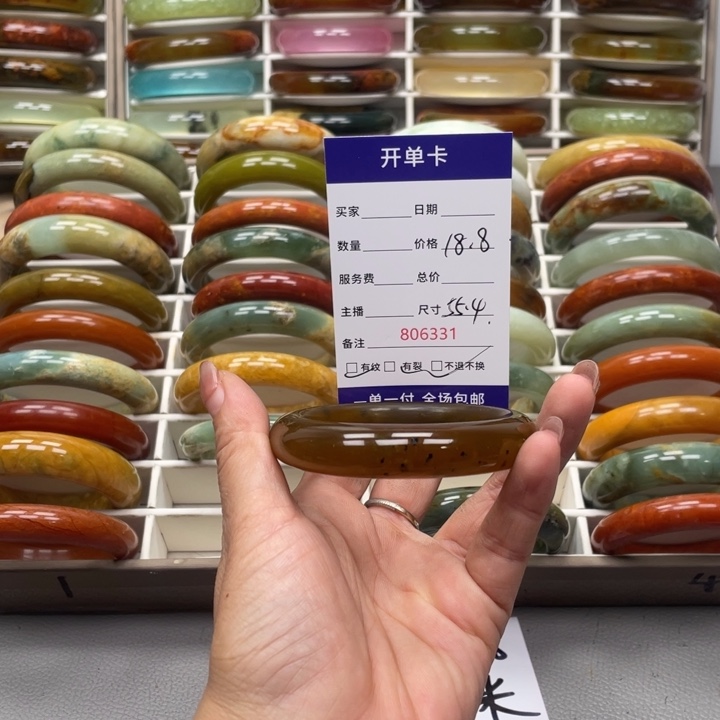 玲***玲未镶嵌蛇纹石玉手镯