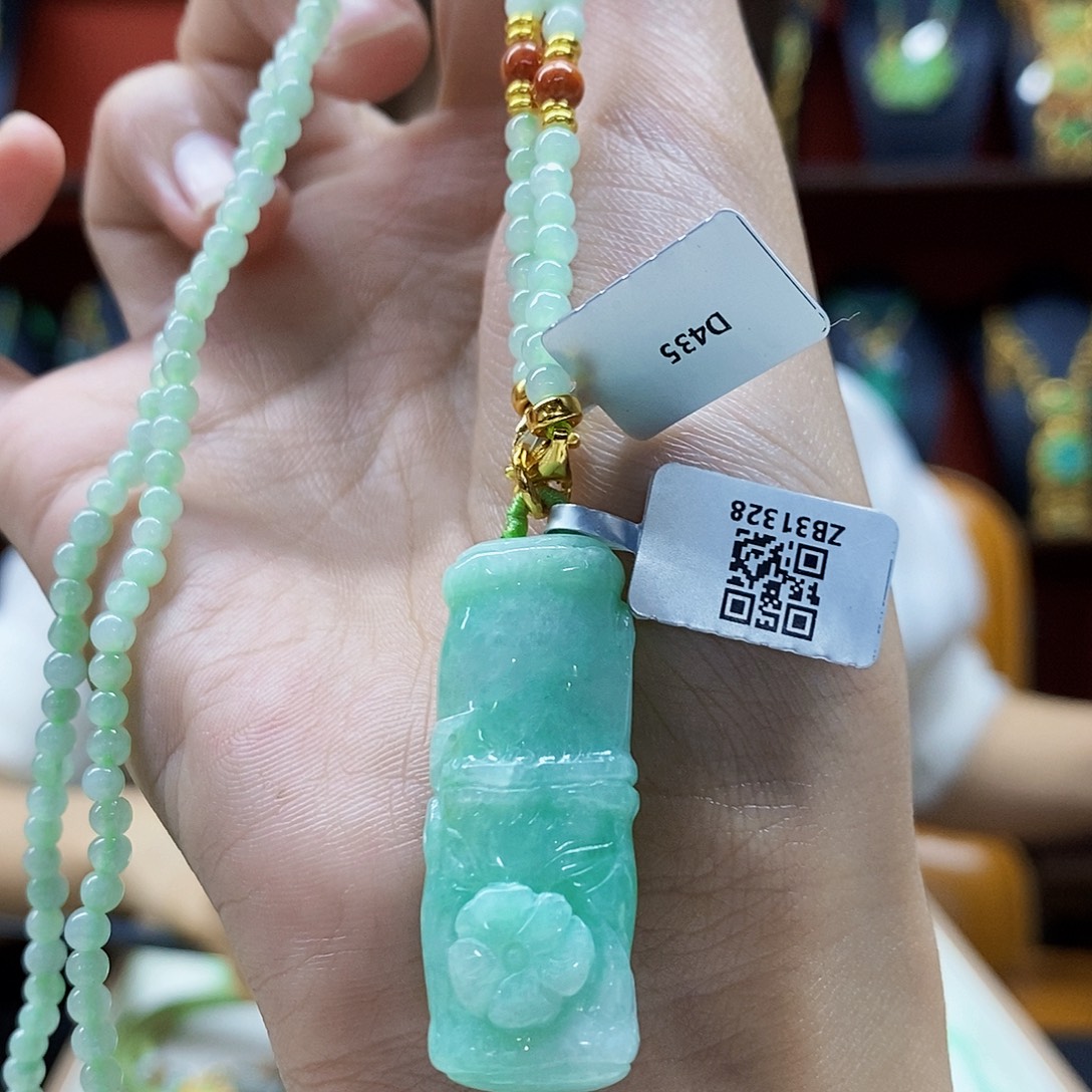 翡翠未镶嵌颈饰吊坠