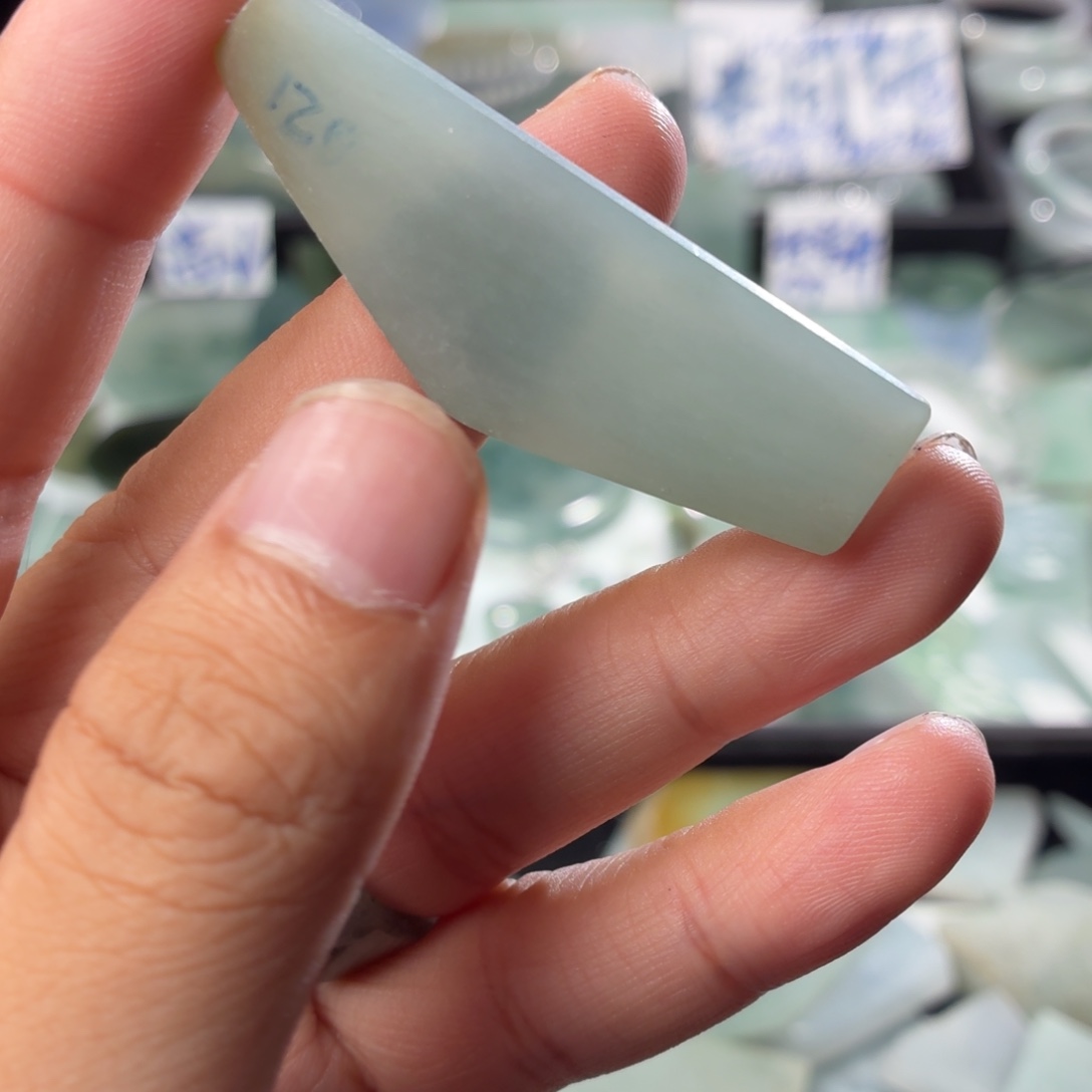 定制翡翠未镶嵌天然缅甸翡翠a货糯冰边角料