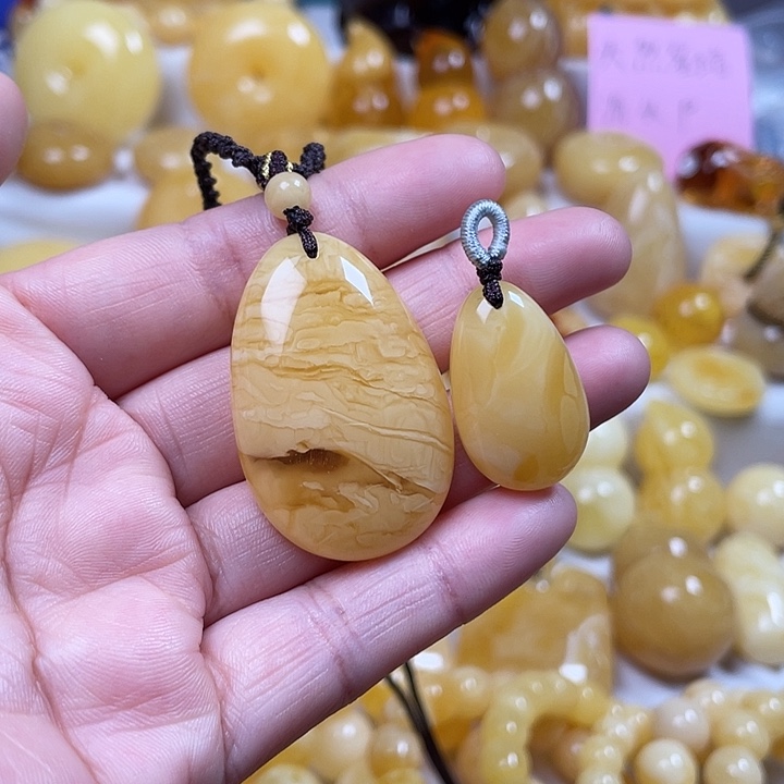 蜜蜡裸石未镶嵌水滴挂坠