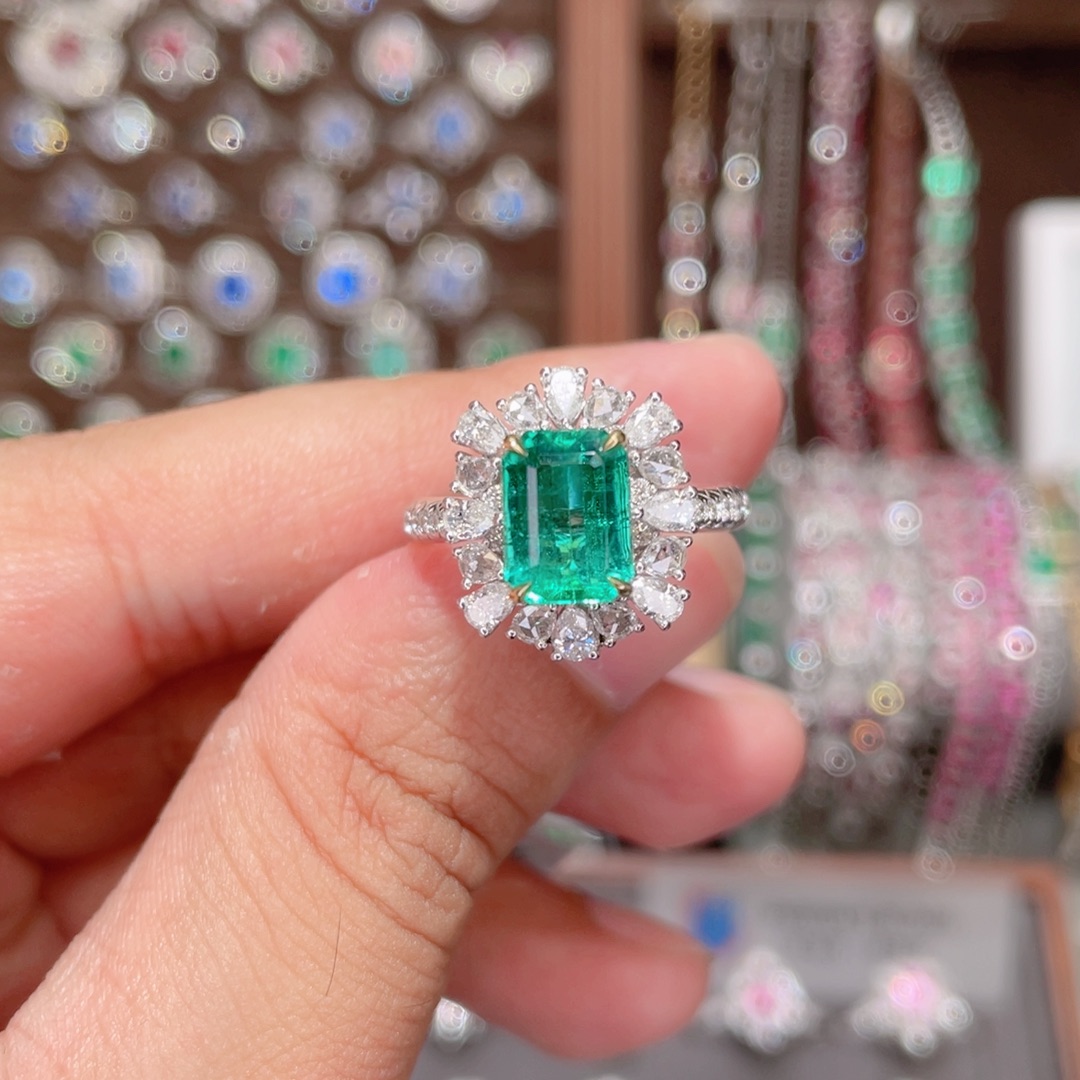 祖母绿戒指18K金镶嵌2.1cy 两用