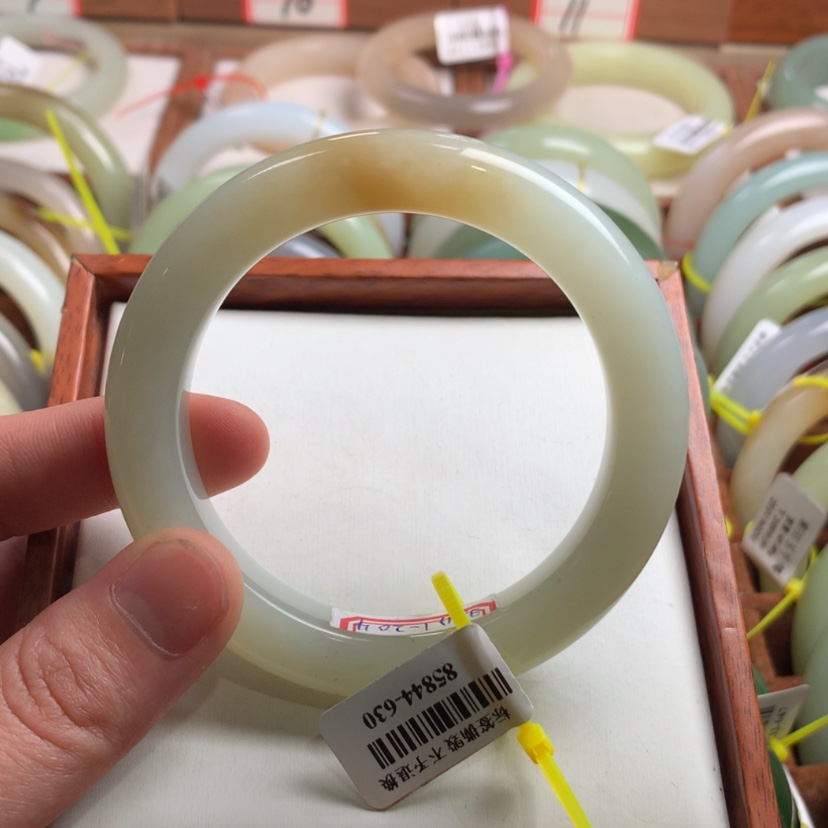 【闪购商品】和田玉手镯未镶嵌55！5