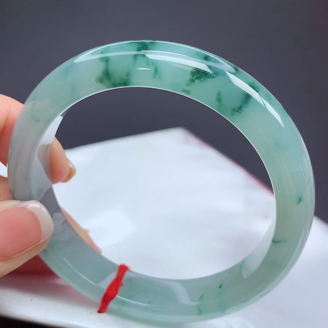 翡翠手镯未镶嵌l m n n n n n n n n