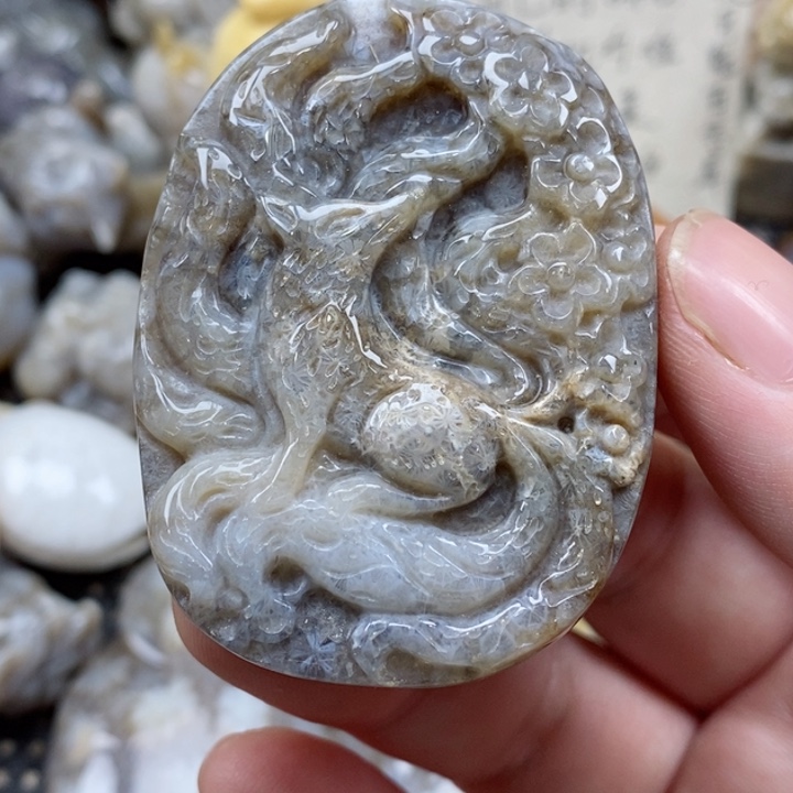 颈饰未镶嵌硅化珊瑚（珊瑚玉）